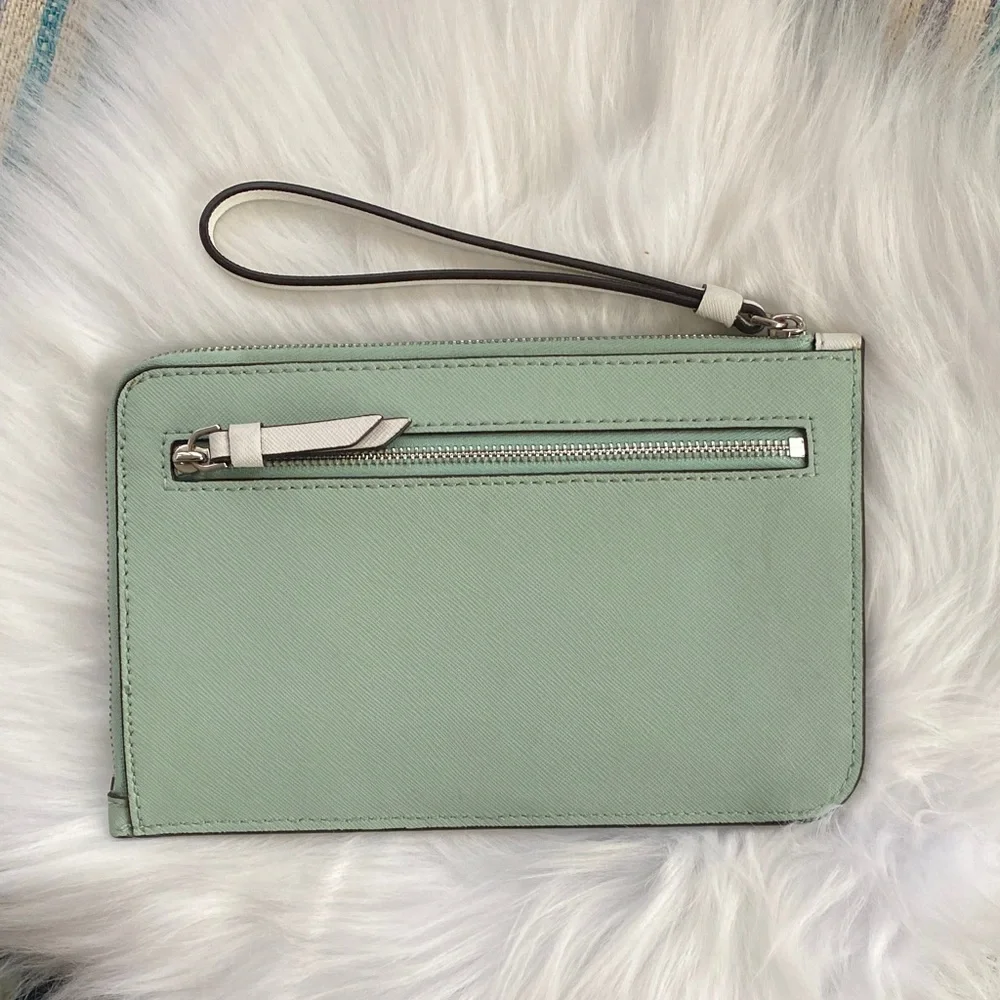 Kate Spade New York Medium L-Zip Wristlet -EUC